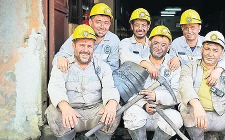 Omuz omuza madende çalışıyorlar