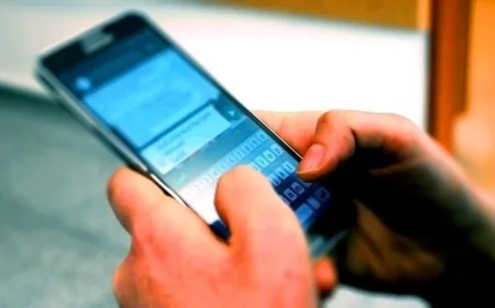 İtalya'da liselerde öğrencilerin cep telefonu kullanması yasaklandı