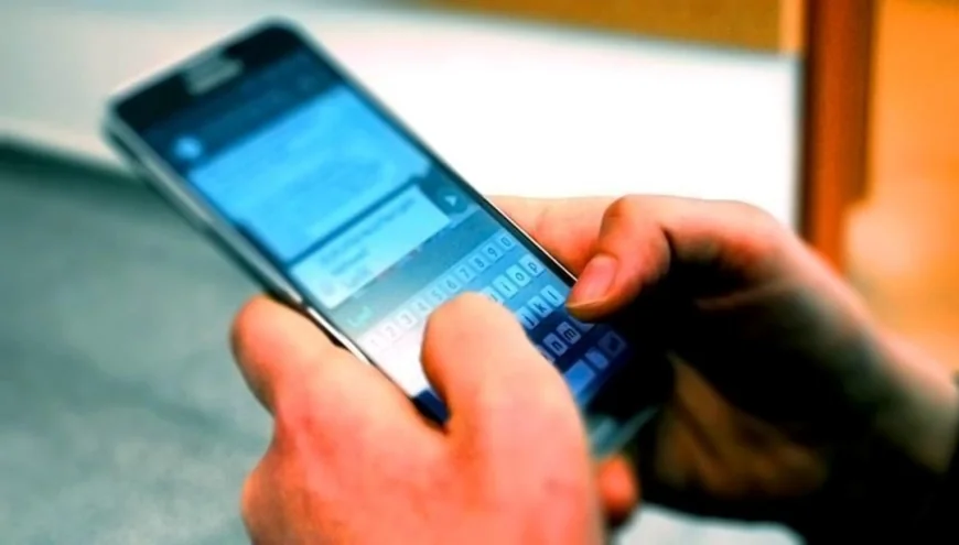 İtalya'da liselerde öğrencilerin cep telefonu kullanması yasaklandı