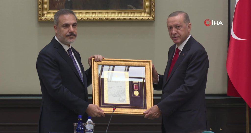 Dışişleri Bakanı Fidan’a ’Devlet Üstün Hizmet Madalyası Beratı’ İhlas Haber Ajansı