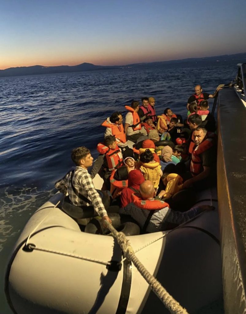 Ezine açıklarında 39 kaçak göçmen yakalandı İhlas Haber Ajansı