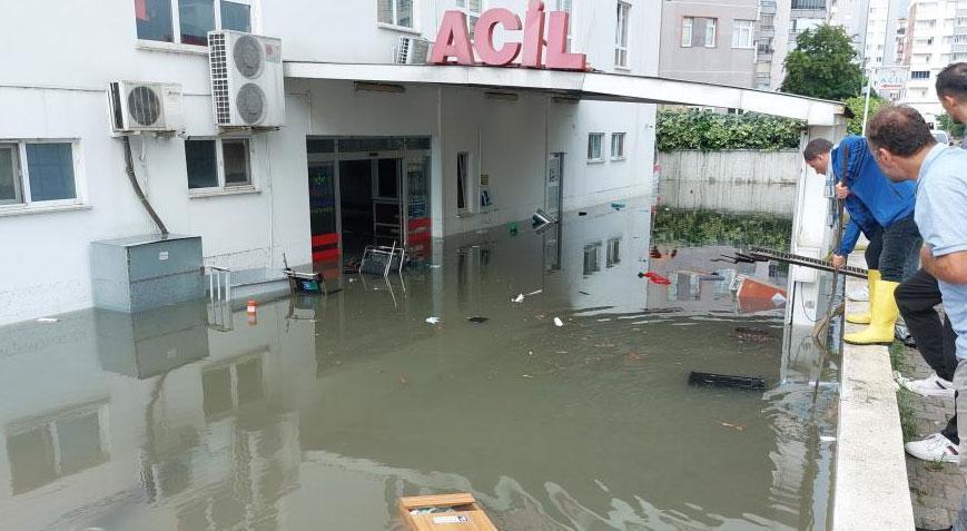 Samsun'da hastanenin acil servisini sel bastı