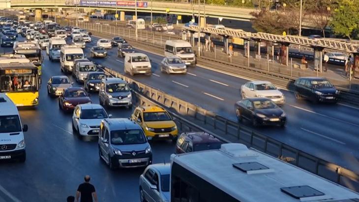 Okullar açıldı: İstanbul'da trafik yoğunluğu