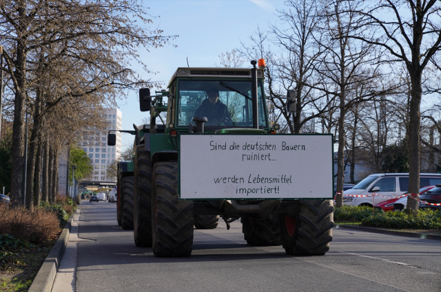 Almanya'da Ücret ve Çalışma Koşulları Protestoları Devam Ediyor